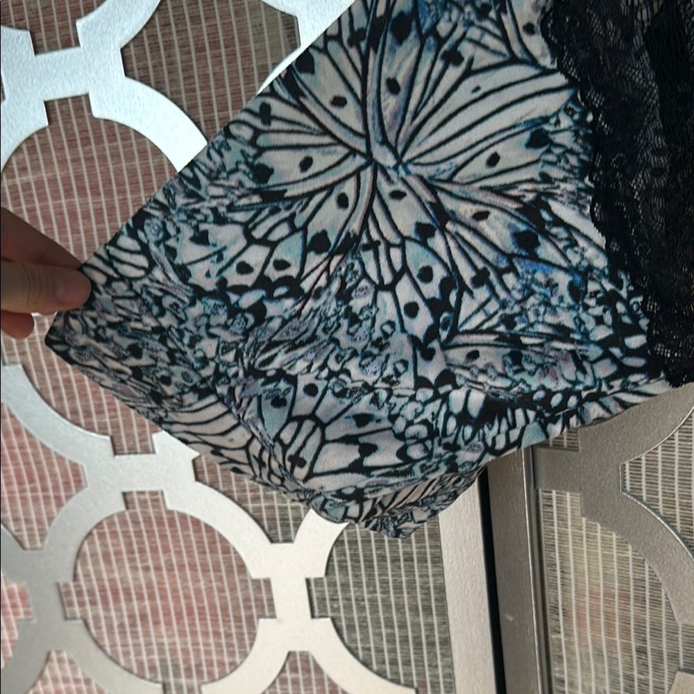 Ambrielle Blue and White Intimates Robe with Elegant Design - Picture 4 of 6